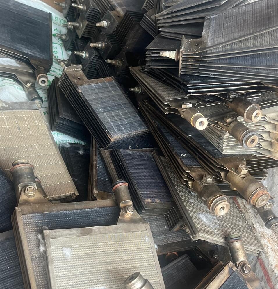 Nickel positive plates from NiCD battery scrap